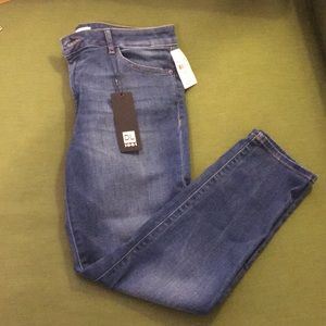 NWT DL1961 Florence Instasculpt Cropped Jeans 31